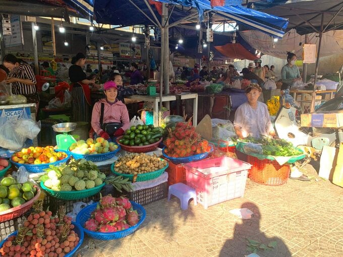 Các mặt hàng khác cũng tăng nhẹ so với ngày thường