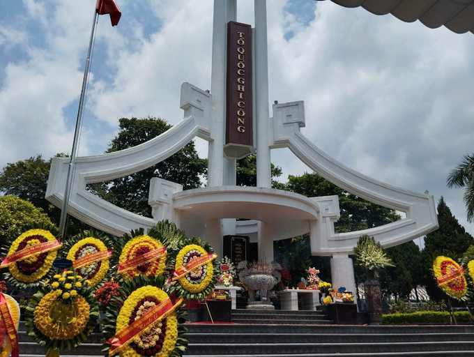 Trong không khí trang nghiêm, thành kính, Chi Bộ cơ quan Hội Khoa học và Kỹ thuật về Tiêu chuẩn và Chất lượng Việt Nam, Tạp chí Chất lượng và cuộc sống dâng hoa, dâng hương tưởng nhớ, tri ân công lao các anh hùng liệt sĩ đã chiến đấu, hy sinh vì độc lập, tự do của Tổ quốc, vì hạnh phúc của nhân dân.