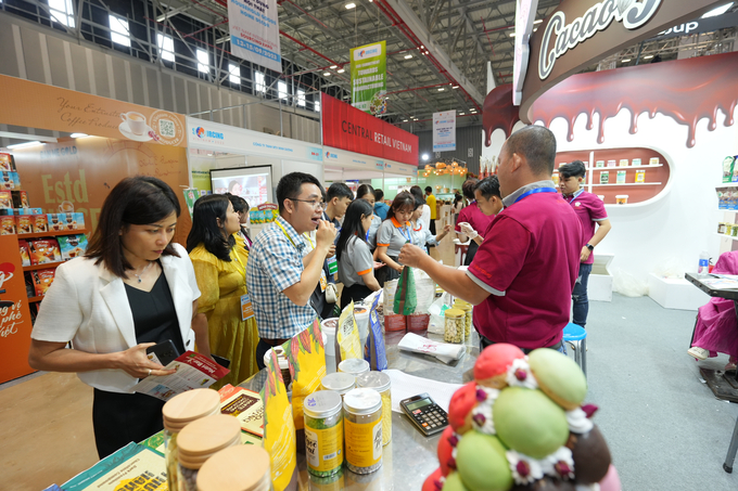 Chuỗi sự kiện bao gồm các hội nghị, hội thảo, hoạt động kết nối giao thương và Triển lãm Kết nối chuỗi cung ứng hàng hóa quốc tế - Viet Nam International Sourcing Expo 2023.