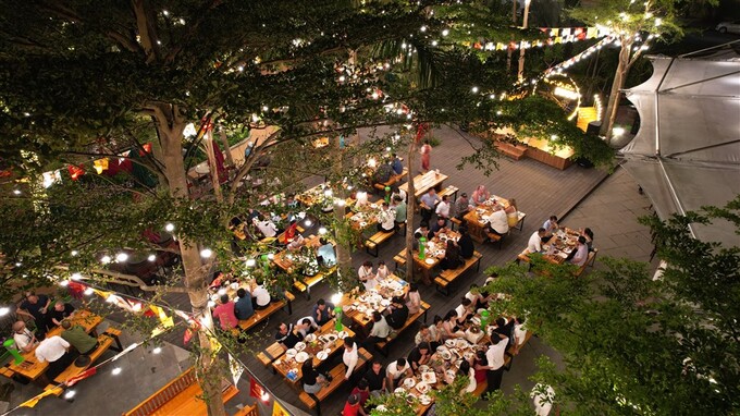 Vá» Äêm, khách hà ng Äến Little Ba Na Hills sẽ ÄÆ°á»£c hòa mình trong không khà rá»n rà ng cá»§a xứ sá» há»i hè (1)