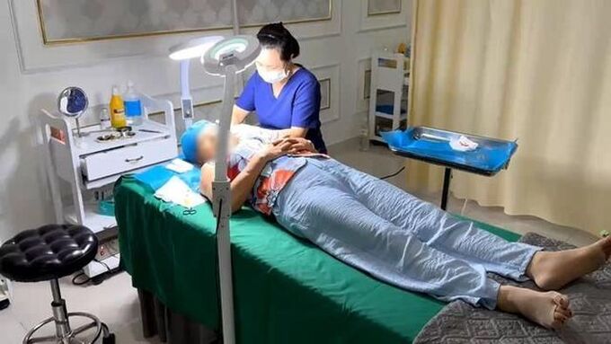 Đà Nẵng phạt cơ sở thẩm mỹ để nhân viên lao công căng da mặt cho khách 320 triệu đồng