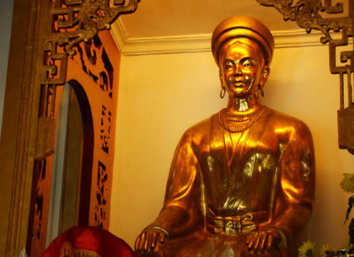 Tượng thờ công chúa Huyền Trân tại Huế