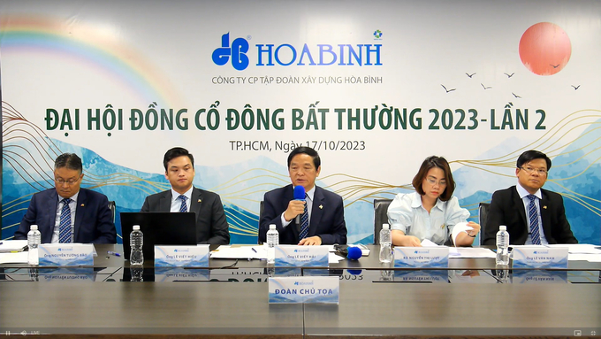 Đoàn chủ tọa Đại hội đồng cổ đông bất thường 2023 lần 2 của CTCP Tập đoàn Xây dựng Hòa Bình.