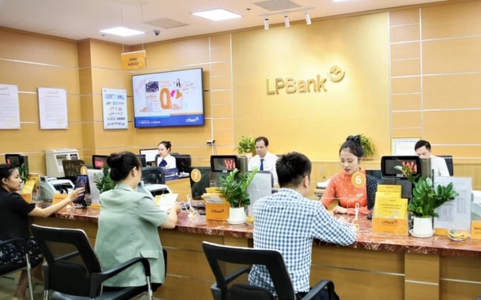 Tính đến 30/9/2023, LPBank có 10.333 cán bộ nhân viên đang làm việc, giảm 485 người trong quý 3 và giảm 1.870 người trong 9 tháng đầu năm.