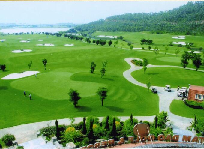 Từ căn biệt thự có thể nhìn thấy toàn bộ sân golf Tam Đảo.