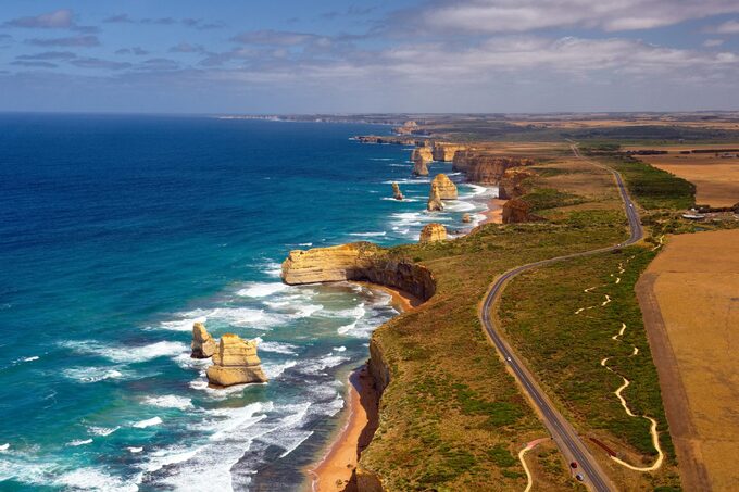 1. Đứng đầu danh sách này là Great Ocean của Australia (chiều dài 252 km, với 5261 ảnh/km). Theo PMG, Great Ocean không chỉ là một tuyến đường đẹp mắt mà còn là một kỷ niệm của một trong những cuộc chiến lớn nhất trong lịch sử thế giới. Sau Chiến tranh thế giới thứ nhất, những người lính sống sót trở về đã xây dựng Great Ocean để tưởng nhớ những đồng đội đã hi sinh.