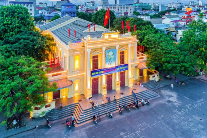 Nha-hat-lon-Hai-Phong-2