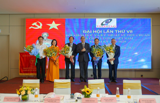 Đại hội đã tiến hành bầu Ban chấp hành Hội Khoa học và kĩ thuật về Tiêu chuẩn và chất lượng Việt Nam khóa VII, nhiệm kì 2023 – 2028 với 51 đồng chí. Ông Trần Quốc Tuấn được bầu làm Chủ tịch Hội Vinastaq. Các Phó chủ tịch Hội gồm: Ông Trần Văn Vinh, Phó chủ tịch; bà Đặng Thị Kim Hiên, Phó chủ tịch; ông Hoàng Hữu Thám, Phó chủ tịch; ông Phó Đức Sơn, Phó chủ tich kiêm Tổng thư kí.