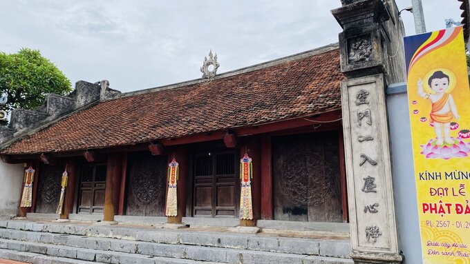 Tòa bái đường Chùa Đại Bi.