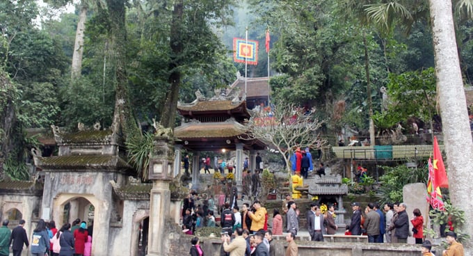 Đền Đuổm là ngôi đền thiêng nằm ở huyện Phú Lương, tỉnh Thái Nguyên.