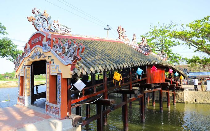 Cầu hiện là một trong những di tích nổi tiếng tại Huế.