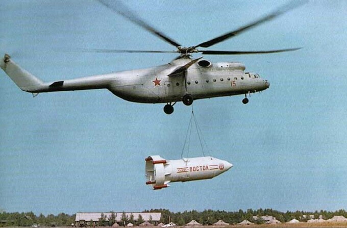 Những chiếc Mi-6 đảm nhiệm vai trò đặc biệt đó là cẩu những tiêm kích MiG-17 và MiG-21.