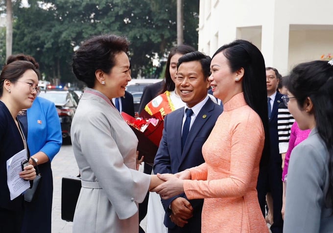 Hai Phu nhân Chủ tịch nước Việt Nam và Trung Quốc gặp gỡ tại ĐHQGHN.