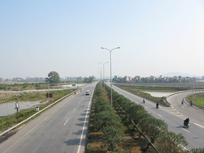 Tuyến đường nối 4 thành phố lớn là Hà Nội-Đà Nẵng-TP HCM-Cần Thơ.