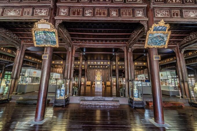 Điện Long An đang là nơi trưng bày nhiều nhất cổ vật triều Nguyễn.