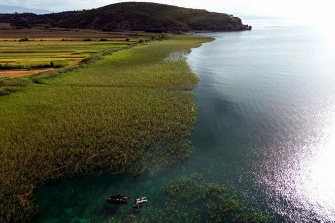 Thợ lặn tìm kiếm di vật khảo cổ ở hồ Ohrid.