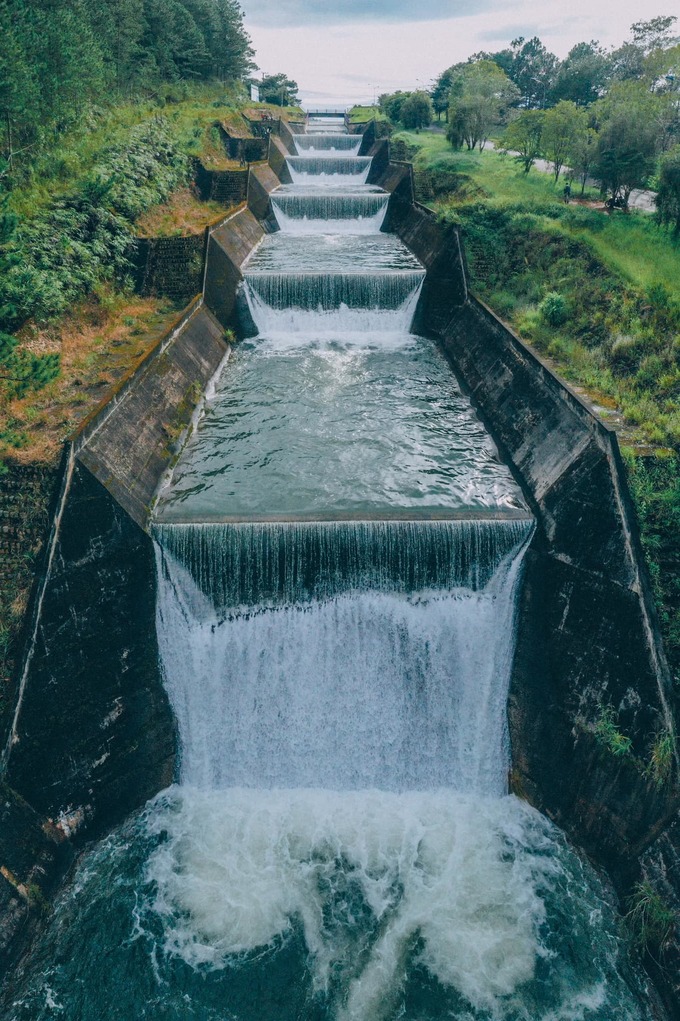 Đập tràn hồ Tuyền Lâm