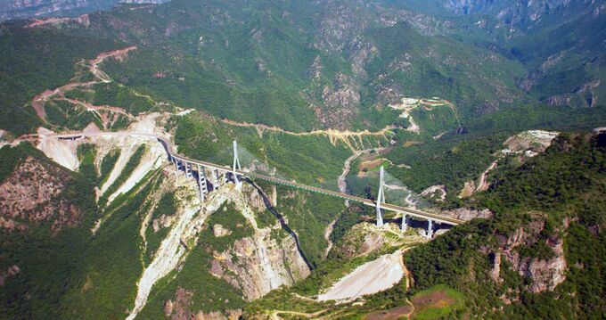 Cây cầu treo Baluarte Bicentennial từng là cây cầu treo cao nhất thế giới.