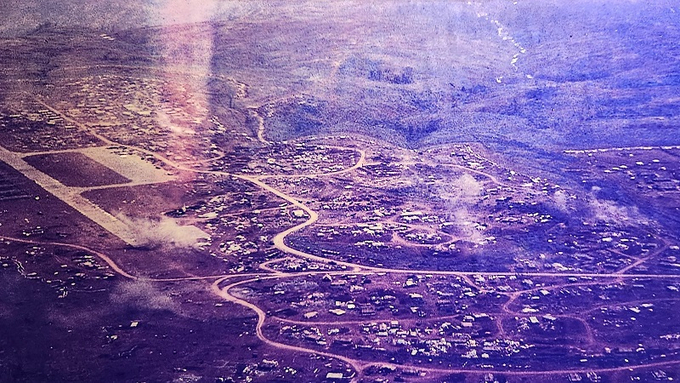 Toàn cảnh sân bay Tà Cơn năm 1968 nhìn từ trên cao.