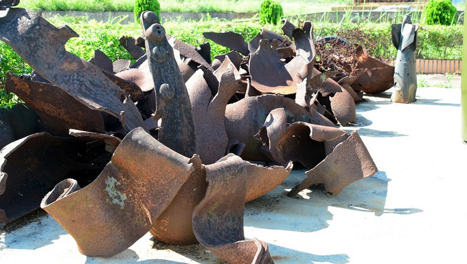 Những mảnh bom từng dội xuống vùng đất Khe Sanh.