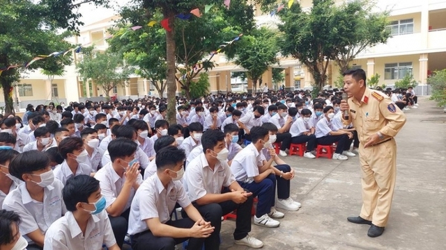 100% các trường học xây dựng nội dung giáo dục an toàn giao thông lồng ghép vào các môn học trong chương trình chính khóa. Ảnh: TL