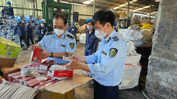 Hàng lậu, hàng giả do Cục Quản lý thị trường TPHCM bắt giữ được tiêu tiêu hủy.