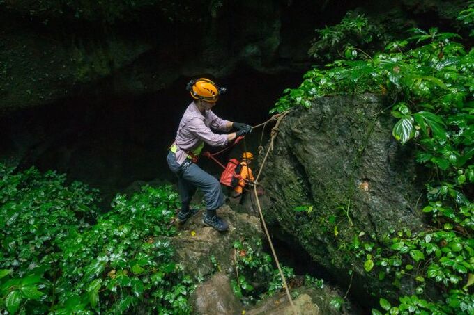 Trước khi vào hang Va bạn sẽ cần trekking một cung đường ngắn