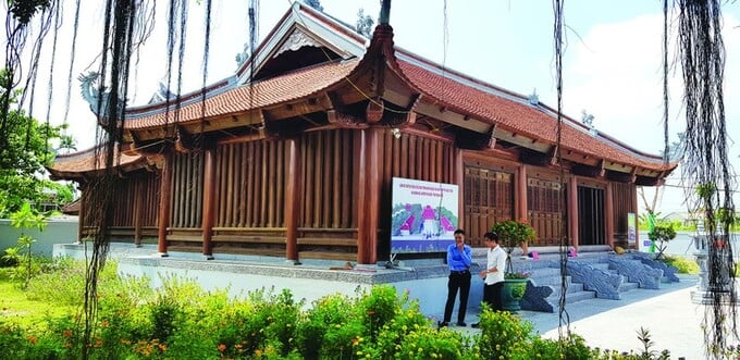 Đền thờ Hoàng Thái hậu Phạm Thị Ngọc Trần tại làng Thượng Vôi