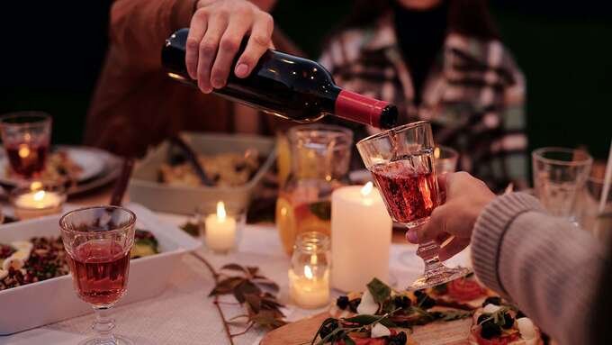 Rượu vang được xem là mang lại nhiều lợi ích cho sức khoẻ nếu uống đúng cách
