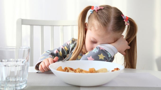 Trẻ ăn ít hoặc không chịu ăn. Mỗi cữ ăn hay cữ bú thường kéo dài hơn so với bình thường