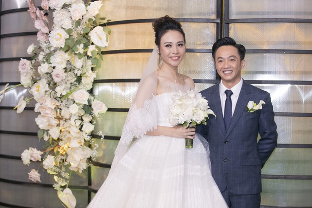 Đàm Thu Trang hạnh phúc bên chồng trong ngày cưới