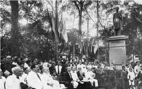 Lễ khánh thành tượng Trương Vĩnh Ký ngày 24-12-1927 ở một góc công viên Thống Nhất trên đường Norodom (nay là đường Lê Duẩn)
