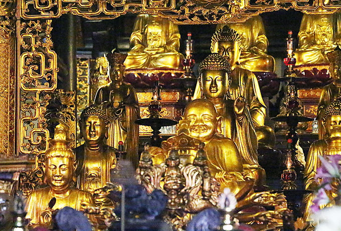 Chùa còn lưu giữ nhiều pho tượng Phật, Bồ tát có giá trị nghệ thuật. Ảnh: Báo VnExpress