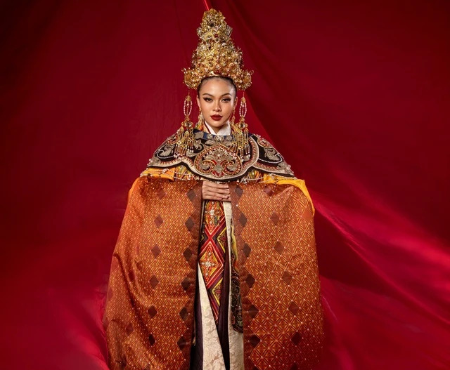 Từ một cô thôn nữ hái dâu, bà đã trở thành vợ vua, thay chồng con