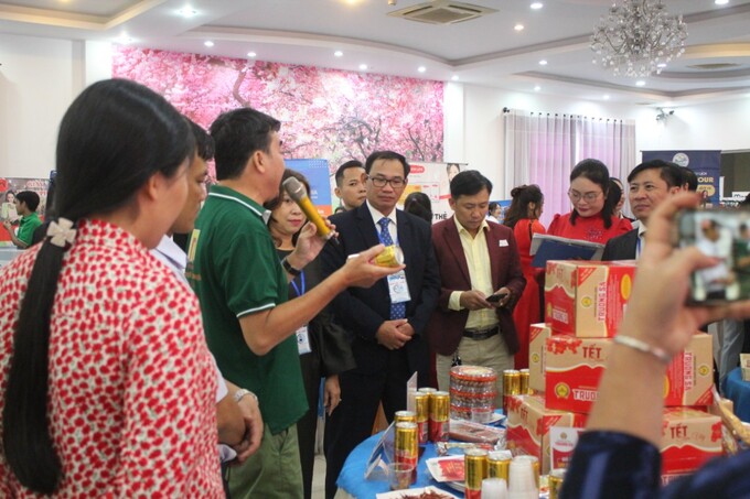 Doanh nghiệp hội viên giới thiệu sản phẩm tại sự kiện