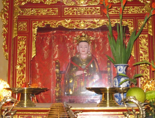 Tượng thờ Lý Chiêu Hoàng ở đền Rồng (Từ Sơn, Bắc Ninh). Ảnh: Lê Thái Dũng/Truyền hình VOV