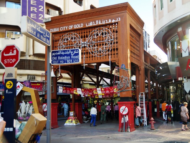 Dubai Gold Souk nằm trong những con hẻm nhỏ