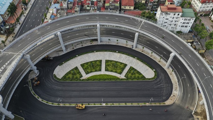 Cầu có tổng chiều dài khoảng 1.570m (cầu chính dài 290m), rộng 33,5m