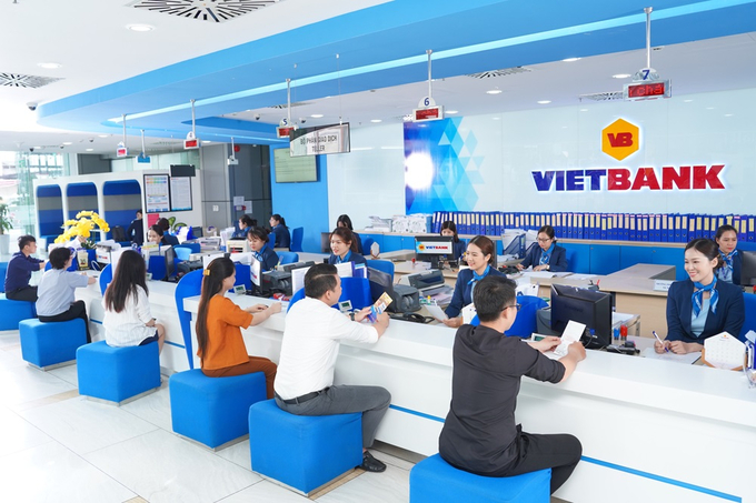 Trong năm 2023, Vietbank đã có 2 đợt chào bán với tổng giá trị lần lượt 100 tỷ đồng và 1.900 tỷ đồng. Trong đó, đợt 2 trị giá 1.900 tỷ đồng có 22 nhà đầu tư cá nhân tham gia mua trái phiếu.