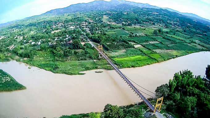 Cầu treo Kon K'lor, cây cầu dây văng lớn nhất khu vực Tây Nguyên, bắc qua sông Đăk Bla