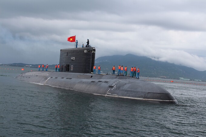 Tàu ngầm 182 - Hà Nội chuẩn bị cập cảng sau khi hoàn thành xuất sắc nhiệm vụ trên biển