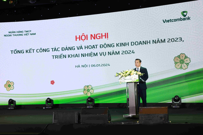 Ông Nguyễn Thanh Tùng, Tổng Giám đốc Vietcombank phát biểu khai mạc hội nghị Tổng kết công tác Đảng và hoạt động kinh doanh năm 2023, triển khai nhiệm vụ năm 2024 (Ảnh: VCBNews).