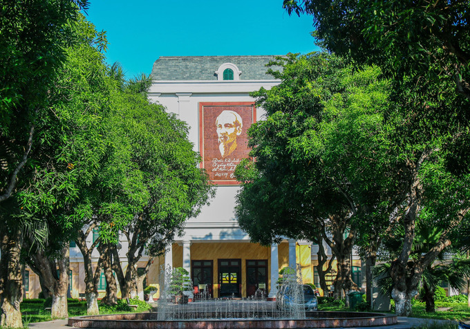 Đây là một trong 4 trường đại học được thành lập đầu tiên của nước ta ngay sau khi hòa bình được lập lại ở miền Bắc và cũng là một trong những trường đại học rộng nhất Việt Nam