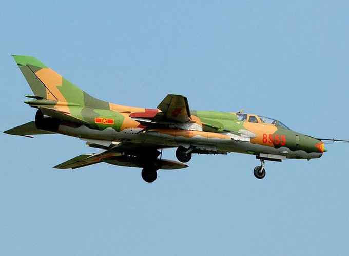 Máy bay quân sự Su-22 giữa vai trò quan trọng trong nhiệm vụ bảo vệ Tổ quốc. Ảnh: Báo Người Lao Động