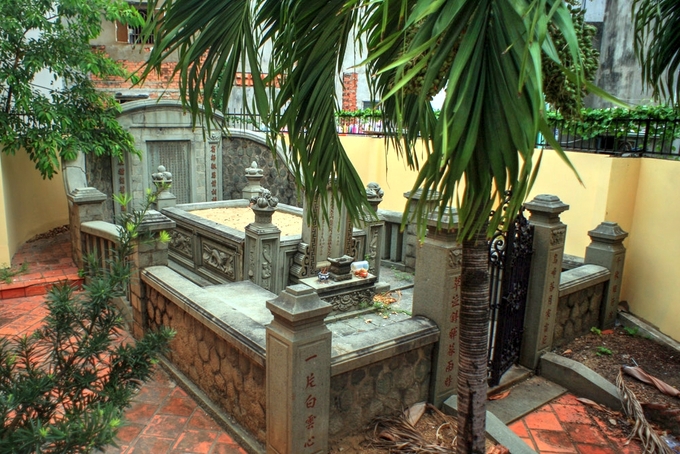 Tuy không lớn như mộ ông Lý nhưng mộ bà Nguyễn Thị Lâu lại có nét đẹp riêng