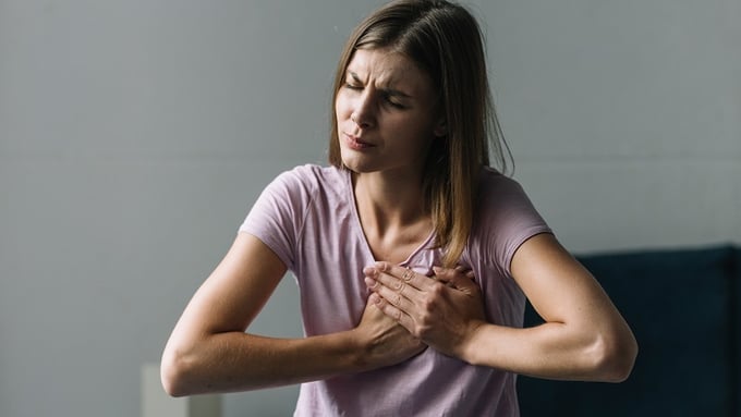 Tức ngực, khó thở khi đi bộ là dấu hiệu các bệnh về bệnh tim