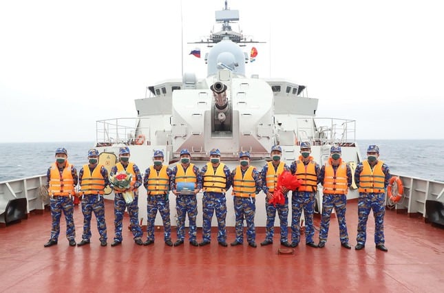 Cán bộ, chiến sĩ tàu 016 Quang Trung. Ảnh: Hải Âu/Báo Thanh Niên