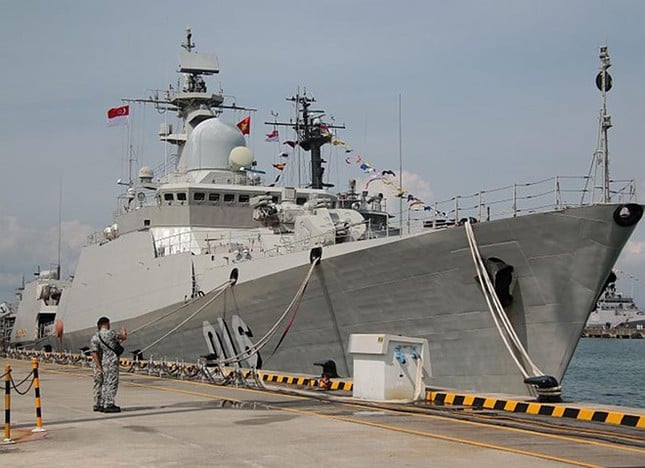 Tàu 016 Quang Trung dài 102,4m, rộng 14,7m, mớn nước 5,6m, lượng giãn nước toàn tải 2.200 tấn. Ảnh: MDC