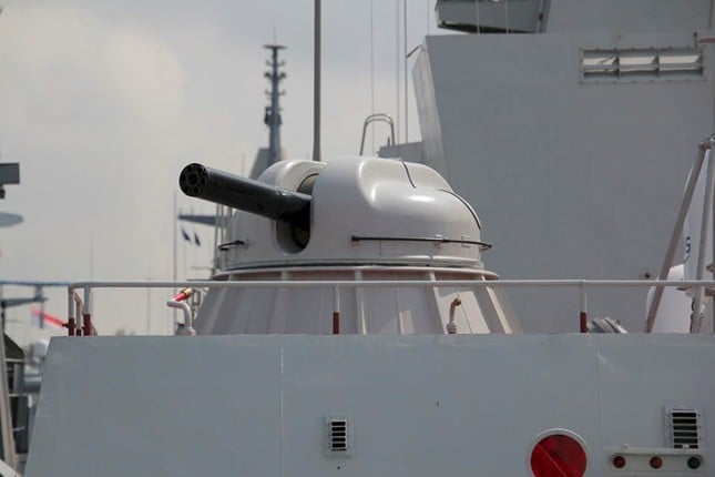 Hỗ trợ cho hệ thống Palma là 2 pháo bắn siêu nhanh AK-630, 6 nòng, cỡ đạn 30mm ở đuôi tàu. Ảnh: Military Armed Force.