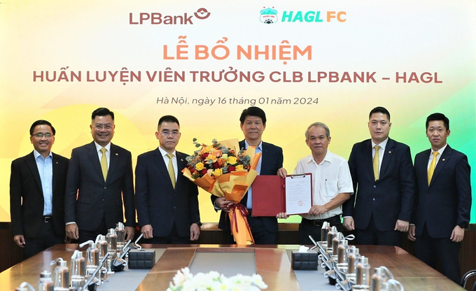 Ông Vũ Tiến Thành chính thức được trao bổ nhiệm làm HLV trưởng CLB Bóng đá LPBank HAGL